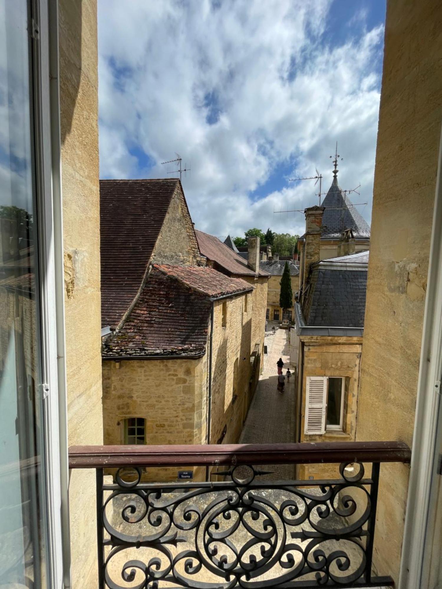 Au Coeur Du Centre Historique De Sarlat Apartment Екстериор снимка